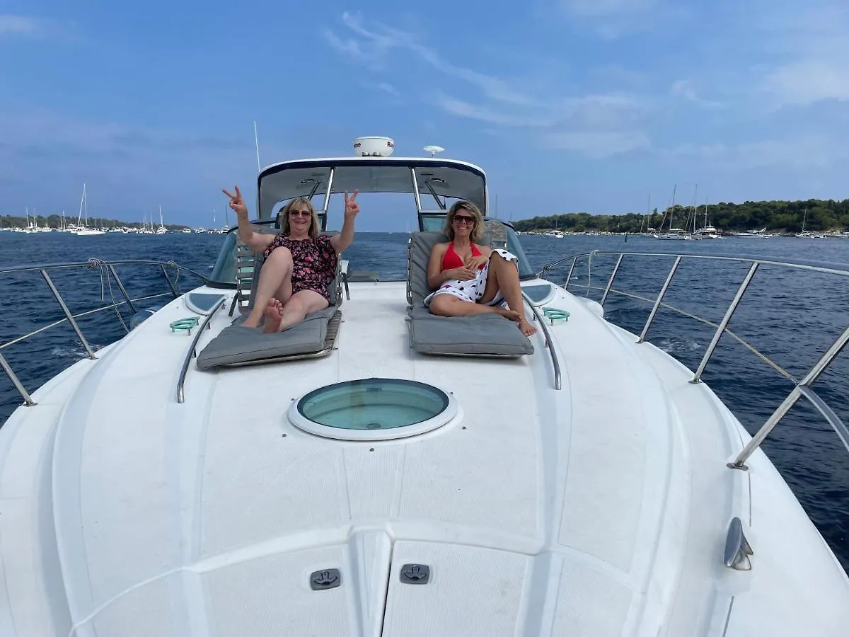 Отель Superbe Yacht Luxe Familial A St Jean Cap-Ferrat. Сен-Жан-Кап-Ферра